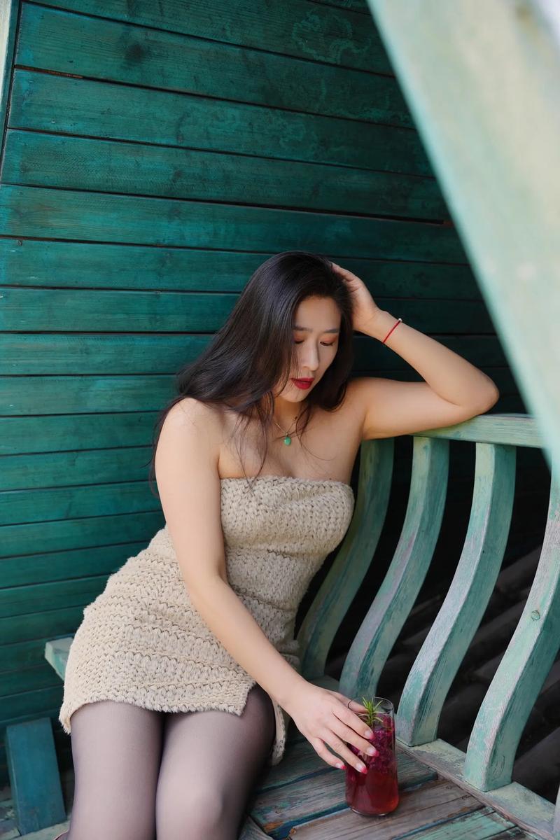 亚洲少妇100p高清写真集：私房性感风与日常生活影像精选