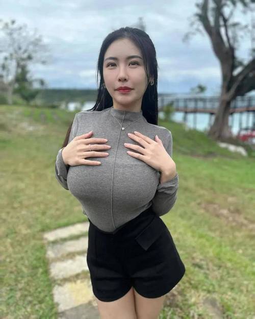 根据您的要求，生成一个包含3个长尾关键词的SEO标题：

**2025最新18+ App推荐｜成人内容平台安全下载指南与隐私保护技巧**