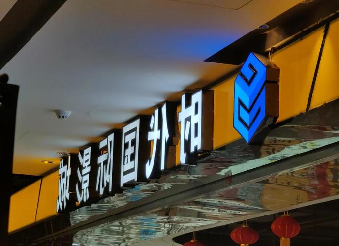 一边亲,一边舔的相关介绍