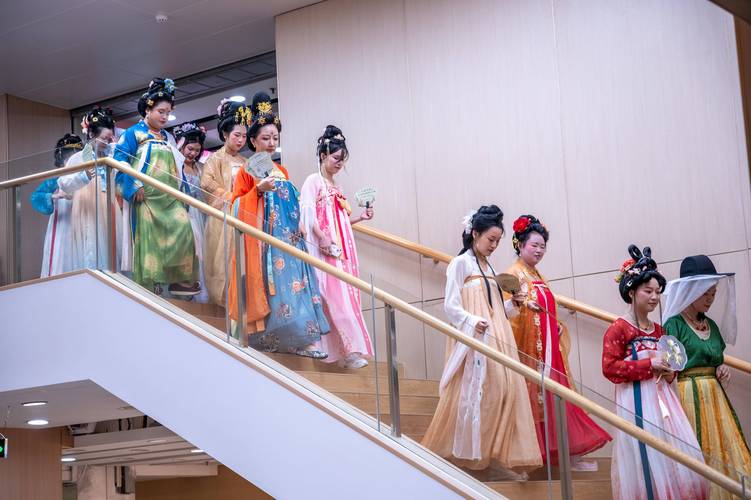 超淫巨乳的相关介绍