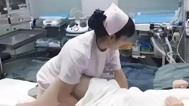 SEO标题推荐：  
**《裸体按摩师2》电影深度解析：剧情暗喻与人性探讨，长尾关键词：裸体按摩师2影评、禁忌职业题材、心理按摩隐喻**
